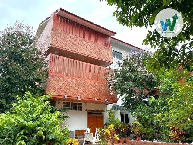 - บ้านเช่าพร้อมพร้อมเฟอร์นิเจอร์ใหม่เอี่ยม ให้เช่าชั้น 1 ทั้งชั้น 128 ตร.ม. 2 ห้องนอน 1 ห้องน้ำ 3 แอร์ ใกล้สนามบินดอนเมือง