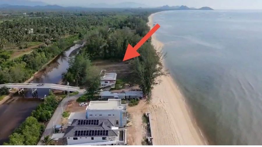 - ที่ดินหาดส่วนตัวบ้านกรูดบางสะพาน จังหวัดประจวบคีรีขันธ์เนื้อที่ 251 ตารางวา