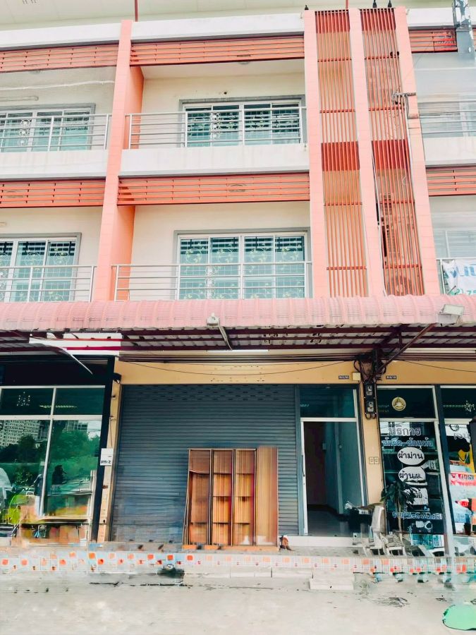 - ให้เช่า อาคารพาณิชย์ 3 ชั้น ติดถนนใหญ่บัวนครินทร์ (บางนา กม.5) เหมาะทำตึกแถว โฮมออฟฟิศ หน้าร้าน