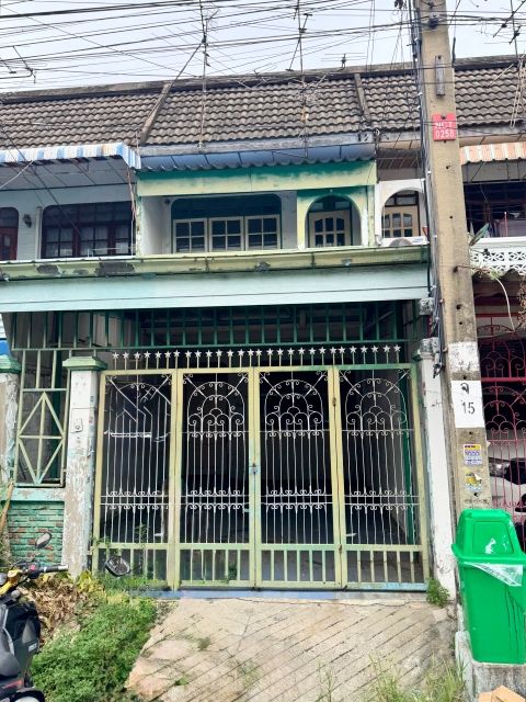 - ขาย Townhouse หมู่บ้านเสนา 88 นวลจันทร์ 2 ชั้น 17 ตรว ใกล้ เลียบด่วนรามอินทรา เกษตร-นวมินทร์