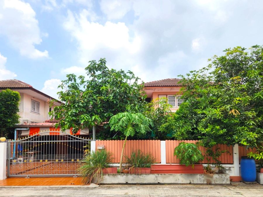 - บ้านเดี่ยว 2 ชั้น 60 ตร.ว. มนวดี ซอยวัดสุขใจ 13 (นิมิตใหม่) บรรยากาศร่มรื่น พร้อมอยู่ ใกล้บิ๊กซีหทัยราษฎร์และซาฟารีเวิลด์