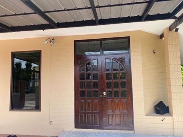 - ให้เช่าบ้าน 10,000 บาท/ เดือน หมู่บ้านอมรพันธ์สวนสยาม