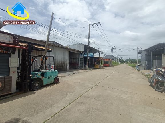 - ขายด่วน! ที่ดินพร้อมโกดัง 200 ตร.ว. แปลงมุม ติดถนน 3 ด้าน พุทธมณฑลสาย 4 ทวีวัฒนา