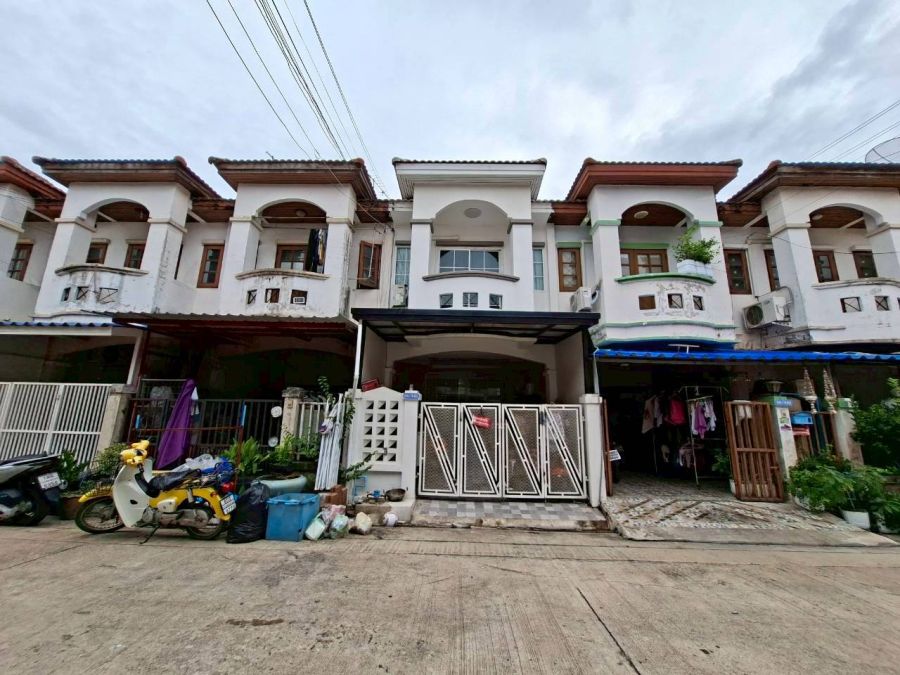 - ขายบ้านทาวน์เฮ้าส์ 2 ชั้น หมู่บ้านศิริวรรณ-ชวนชม ถนนบางกรวย-ไทรน้อย
