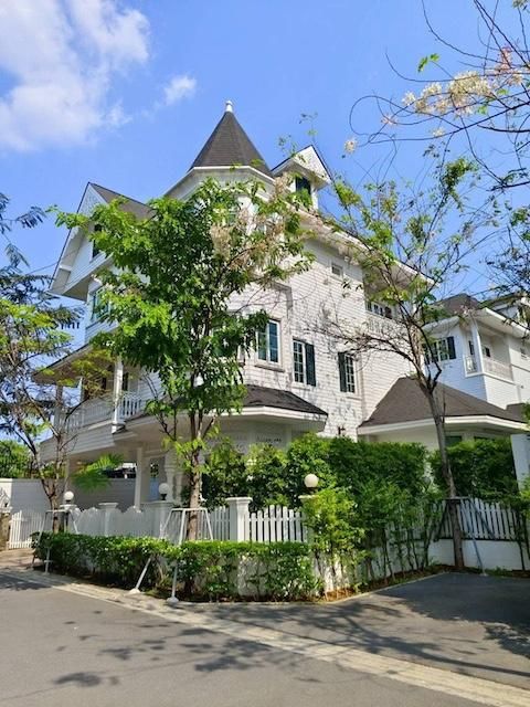 - ให้เช่าบ้านเดี่ยวหรู 3 ชั้นสไตล์ยุโรป Fantasia Villa Bangna เดินเพียง 350 เมตรถึง MRT สถานีศรีเอี่ยม