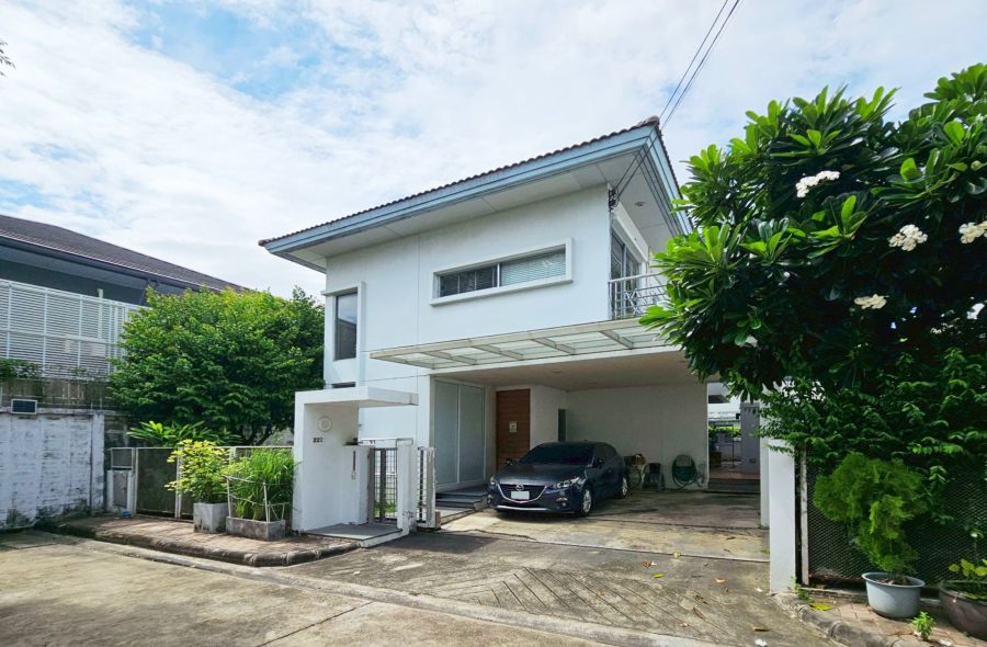 - โนเบิล จีโอ วัชรพล *บ้านหลังมุม เนื้อที่ 64ตรว. ฟังก์ชั่น 3 ห้องนอน 3 ห้องน้ำ มีบ้านน็อคดาวน์+ห้องน้ำ รองรับผู้สูงอายุทำเลวัชรพล เดินทางเข้าเมืองสะดวก