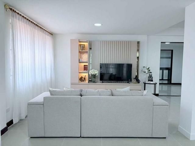 - ปล่อยเช่าบ้านเดี่ยวห้วยขวาง พื้นที่ใช้สอยจุกๆ 500 ตร.ม. 6 ห้องนอน 4 ห้องน้ำ ทำเลดีเดินทางสะดวกใกล้ MRT สุทธิสาร