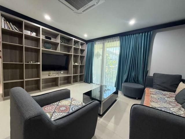 - ปล่อยเช่าบ้านเดี่ยวแปลงใหญ่ 84 ตร.ว. เศรษฐสิริ กรุงเทพกรีฑา 2 ขนาด 4 ห้องนอน มีห้องแม่บ้านแยกส่วน บรรยากาศเงียบสงบ