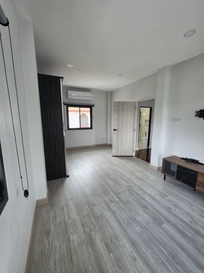 - บ้านเดี่ยว ให้เช่า หมู่บ้าน ซื่อตรง คลอง 3 ติดดรีมเวิลด์