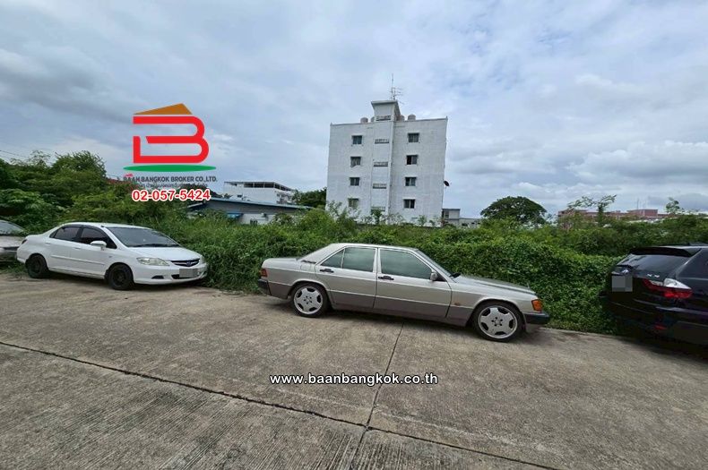 - ที่ดินเปล่า เนื้อที่ 94 ตร.ว. เคหะร่มเกล้า ซอย 74 แยก 5 ถนนรามคำแหง แขวงมีนบุรี เขตมีนบุรี