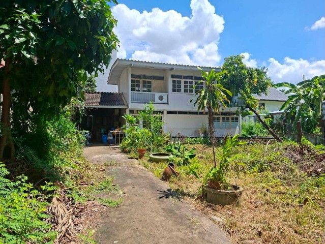- For rent เช่าบ้านเดี่ยว 2 ชั้น 181 ตรว. ใกล้รถไฟฟ้าสายสีม่วง - สถานีสาธารณสุข ทางด่วนพิเศษศรีรัช