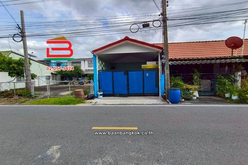- ทาวน์เฮาส์ 1 ชั้น เนื้อที่ 17 ตร.ว. หมู่บ้านอยู่เจริญ 1 (คลอง 4) ถนนไสวประชาราษฎร์ ตำบลบึงยี่โถ อำเภอธัญบุรี จังหวัดปทุมธานี