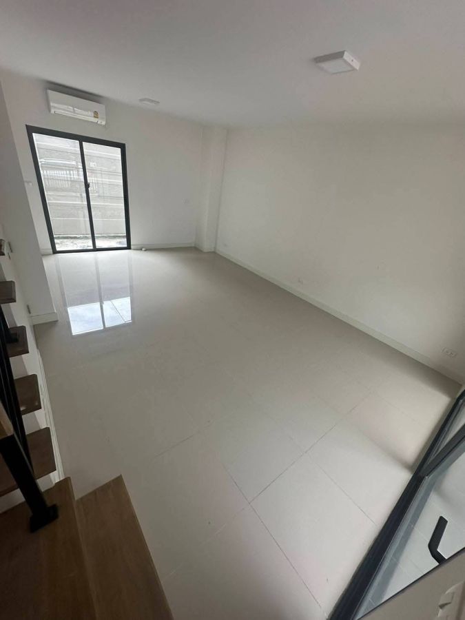 - บ้านสวย พร้อมเข้าอยู่ รอเจ้าของคนใหม่ เข้ามาเป็นเจ้าของได้แล้ววันนี้