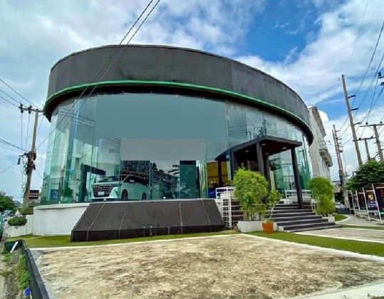 - ให้เช่าโชว์รูม พร้อมศูนย์บริการ พื้นที่ดิน 1.5 ไร่ Prime location ติดถนนเหม่งจ๋าย ประชาอุทิศ ใกล้ เลียบทางด่วนรามอินทรา / Showroom รถ / ไม่มีค่าเซ้ง