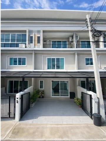 - ถ.บางกรวย-ไทรน้อย รัตนาธิเบศร์ ทาวน์โฮม 3 ชั้น 3 นอน 3 น้ำ 17.5 ตร.ว. MRT บางพลู 1.29 กม.