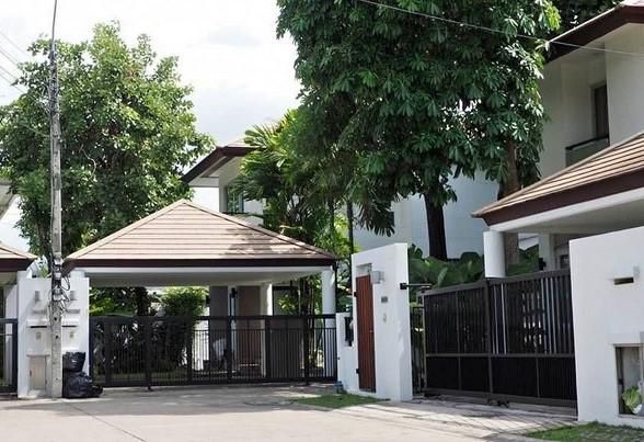 - ปล่อยเช่าบ้านเดี่ยวเลียบด่วน 84.5 ตร.ว. 4 นอน 5 น้ำ มีห้องแม่บ้านแยก เฟอร์ฯ แน่นเครื่องใช้ไฟฟ้าครบ พร้อมเข้าอยู่ทันที