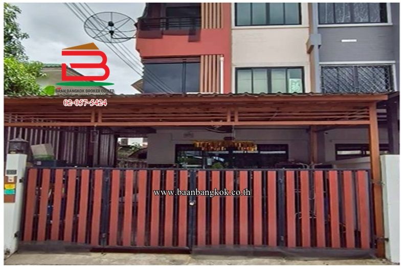 - ทาวน์โฮม หมู่บ้านชุมชนทอส. 9 (ซอยพหลโยธิน 64) เนื้อที่ 30.5 ตรว. ใกล้โรงพยาบาล บี.แคร์ เมดิคอลเซ็นเตอร์ ถนนพหลโยธิน ตำบลคูคต อำเภอลำลูกกา