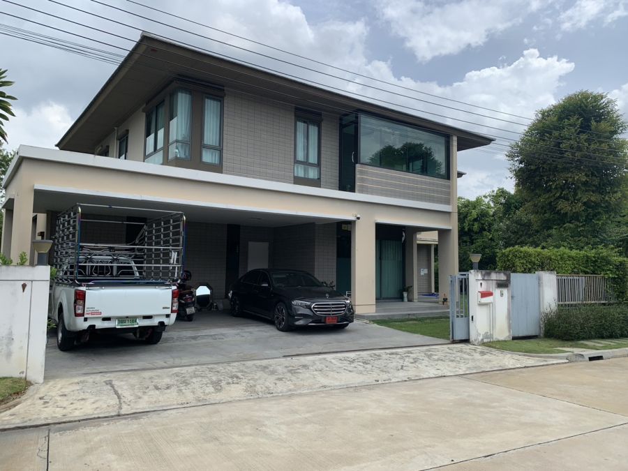 - ขายบ้านเดี่ยวหรู เศรษฐศิริ ปิ่นเกล้า กาญจนาภิเษก สาย2 หลังมุม ตามหลักฮวงจุ้ย อยู่แล้วรวยมาก บนพื้นที่ 140 ตารางวา 4ห้องนอน 4 ห้องน้ำ