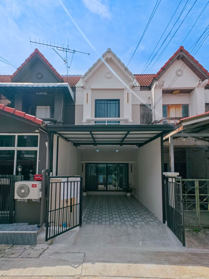 - ขายทาวน์เฮ้าส์ 2 ชั้น มารวยบางเขน 2 พหลโยธิน 54/1 สายไหม 18 ตร.ว. รีโนเวทใหม่