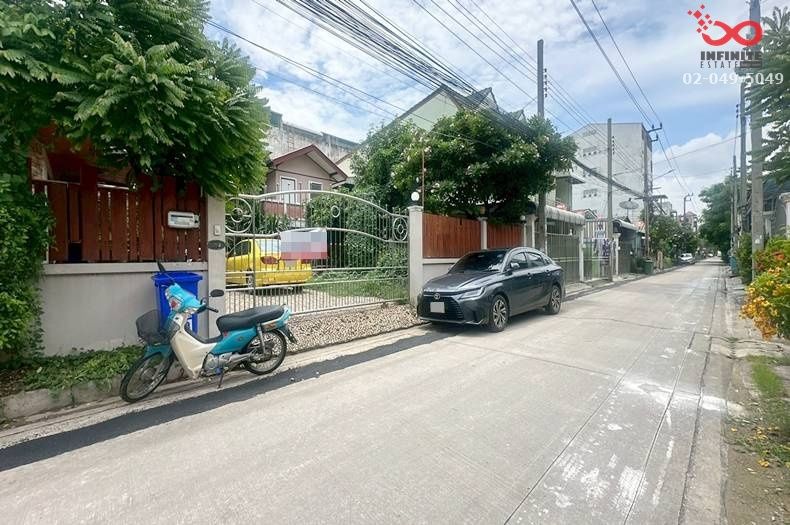 - ขายบ้านเดี่ยว 2 ชั้น 99 ตร.ว. ลาดพร้าว 80 ใกล้ MRT ลาดพร้าว 71