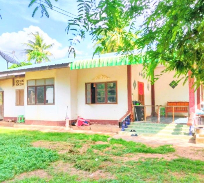 - บ้านพร้อมที่ดิน มีโฉนด ติดถนนลาดยาง 499,000 บาทเท่านั้น