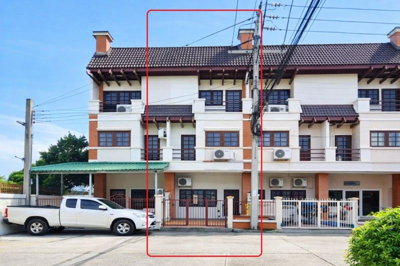- ตรงข้ามโลตัส ไทวัสดุ ทาวน์เฮ้าส์ 3 ชั้น 4นอน ถูกที่สุดใน นวมินทร์ 133-141 3น้ำ ทำเลติดถนนใหญ่ มี 7-Eleven สนามหญ้า 2แอร์ บึงกุ่ม 24ตร.วา