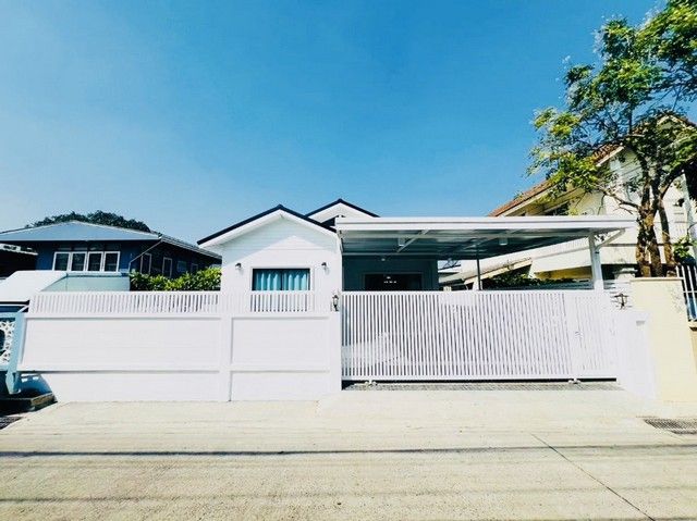 - ให้เช่า บ้านเดี่ยว ซอยทุ่งเศรษฐี ขนาด 60 ตร.วา 2 ห้องนอน 3 ห้องน้ำ รีโนเวทใหม่ ใกล้มหาวิทยาลัยรามคำแหง 2 และเมกาบางนา 35,000 บาท/เดือน