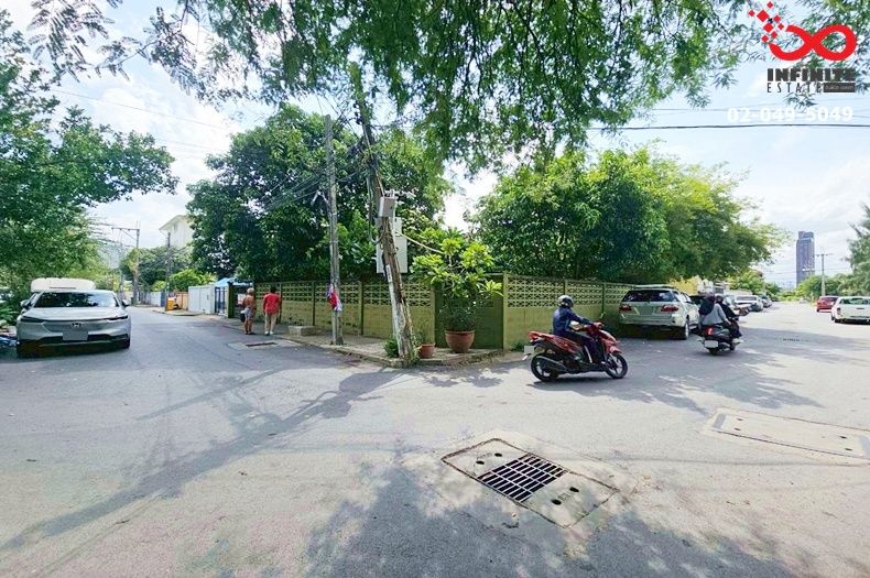 - ขายบ้านเดี่ยว 112 ตร.ว. หลังมุม หมู่บ้านสวนสน ซอยรามคำแหง 60 - กรุงเทพกรีฑา ทำเลศักยภาพ ใกล้รถไฟฟ้าสายสีเหลือง