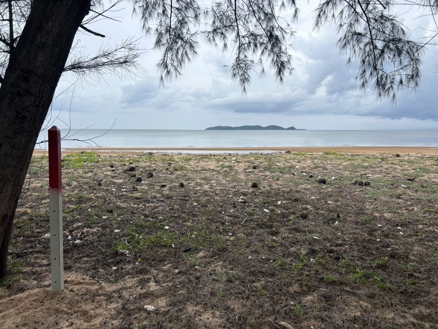 - ที่ดินหาดส่วนตัว ติดทะเลหาดแหลมสน บางสะพานน้อย เนื้อที่ 200 ตารางวา จังหวัดประจวบคีรีขันธ์