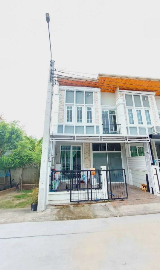 - ทาวน์เฮ้าส์ Golden Town วงศ์สว่าง-รัชดา แปลงมุม สวยเหมือนบ้านเดี่ยว