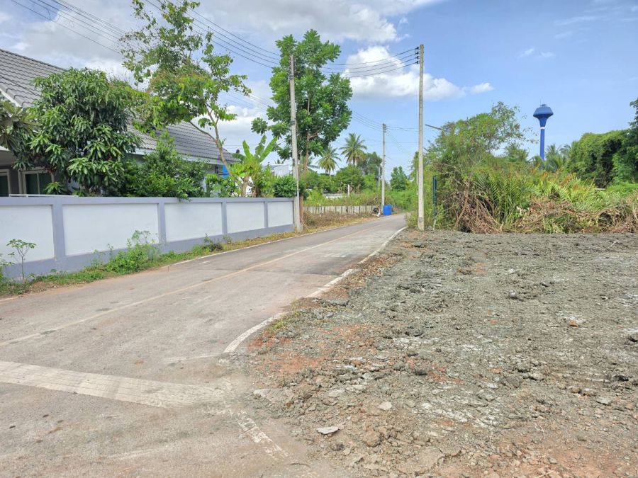 - ขายที่ดินเปล่า 348.4 ตร.ว. ถนนลาดใหญ่ ต.ลาดใหญ่ อ. เมือง จ.สมุทรสงคราม
