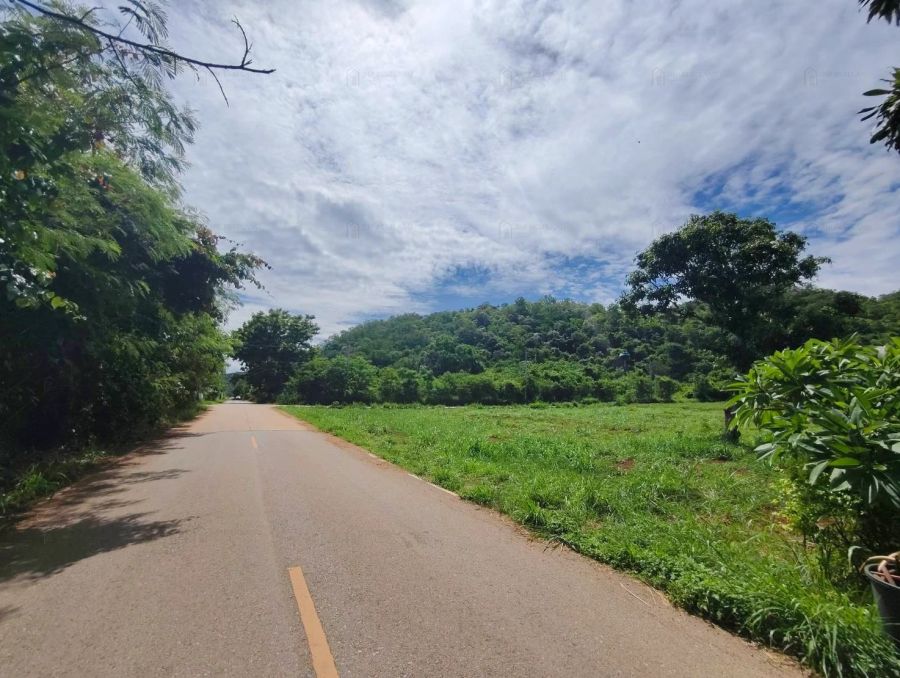 - ขายที่ดินวิวสวยเขาใหญ่ หนองน้ำแดง ปากช่อง 2 ไร่ ติดถนน 2 ด้าน ราคาไร่ละ 4.5 ลบ.