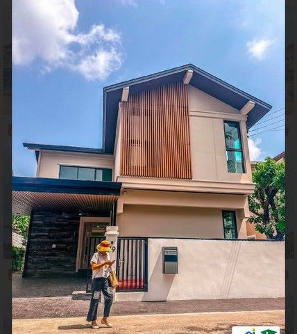 - ให้เช่าบ้านสวนปริญสิริ เอกมัย รามอินทรา รีโนเวทใหม่ 250 ตร.ม. 3 นอน ราคา 79000 บาท