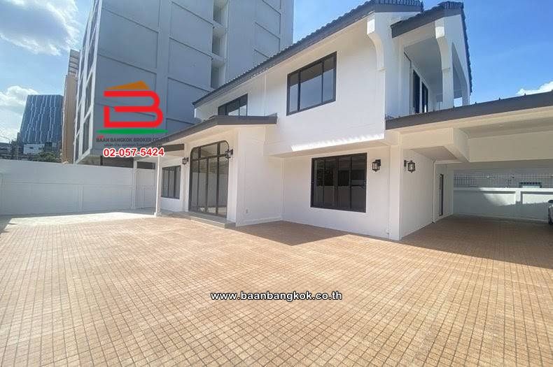 - บ้านเดี่ยวพร้อมที่ดิน (รีโนเวททั้งหลัง) แจ้งวัฒนะ 28 แยก 2 (หลังเซ็นทรัลแจ้งวัฒนะ) เนื้อที่ 87.7 ตารางวา ตำบลบางตลาด อำเภอปากเกร็ด นนทบุรี