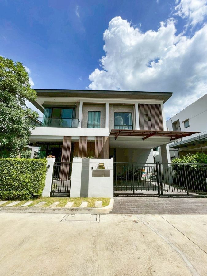 - บ้านเดี่ยว บางกอก บูเลอวาร์ด รามอินทรา 109