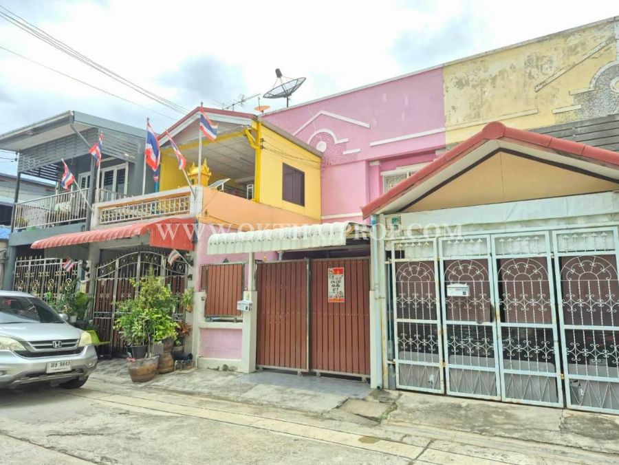 - ทาวน์เฮ้าส์ หมู่บ้านนครทองปาร์ควิว3 อ.บางบัวทอง จ.นนทบุรี