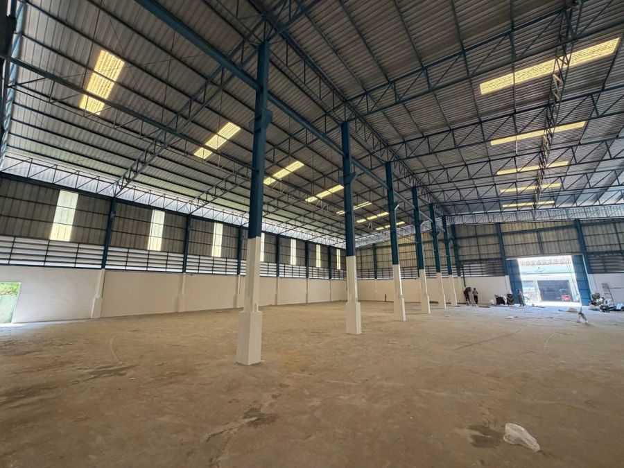 - ให้เช่าโรงงานพื้นที่สีม่วงสามรถรองรับการติดตั้งเครน ถนนเทพารักษ์ โรงงานใกล้กับนิคมบางพลี บางเสาธง ที่ดิน 1.5 ไร่ 1,100 ตารางเมตร