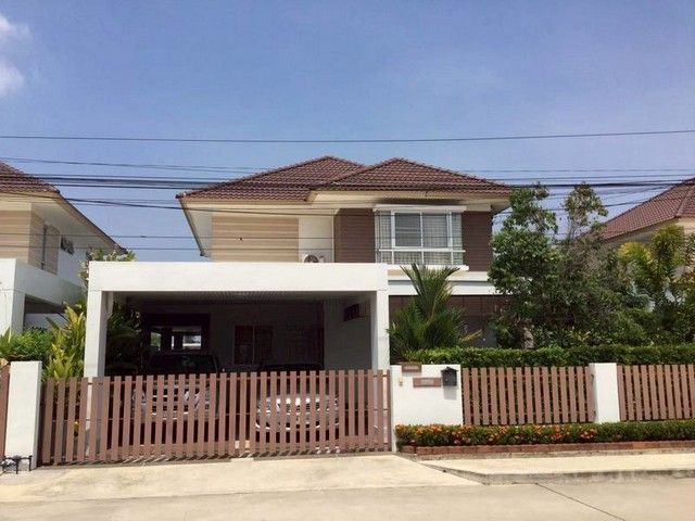 - บ้านเดี่ยวหลังใหญ่ แหล่งชุมชน บ้านกลางสวน ตะเคียนเตี้ย บางละมุง ชลบุรี FP-H02308