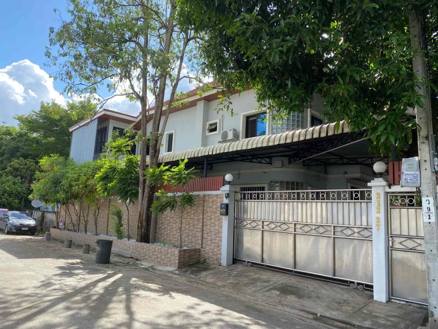 - ขายบ้านเดี่ยว 2 ชั้น พร้อมที่ดิน 66 ตร.วา ใจกลางบางคอแหลม กรุงเทพฯ บ้านสร้างตามหลักฮวงจุ้ย พร้อมอยู่