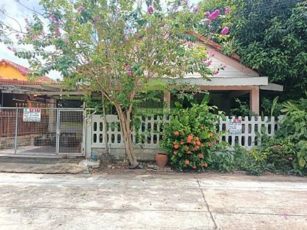 - บ้านเดี่ยว หมู่บ้านชลลดา บางบัวทอง บ้านแปลงมุม บรรยากาศดี ใกล้รถไฟฟ้าสายสีม่วง