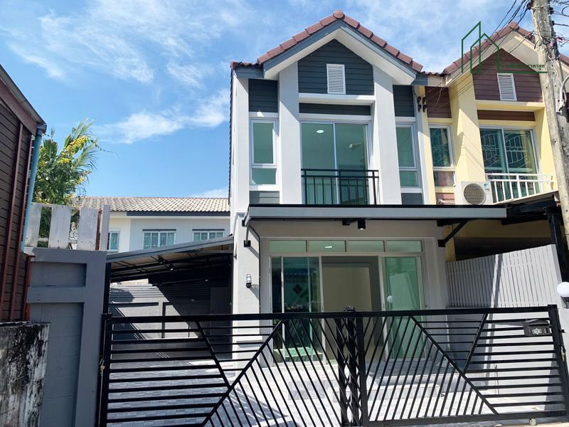 - ทาวน์เฮาส์ 2 ชั้นหลังมุม หมู่บ้านกลอรี่เฮาส์ ถ.รามอินทรา 65 บางเขน