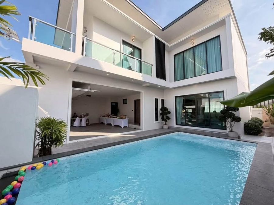 - ขายบ้านพูลวิลล่า 2 ชั้น Modern Living พัทยา 4 ห้องนอน พร้อมสระว่ายน้ำส่วนตัว ทำเลทุ่งกลม-ตาลหมัน