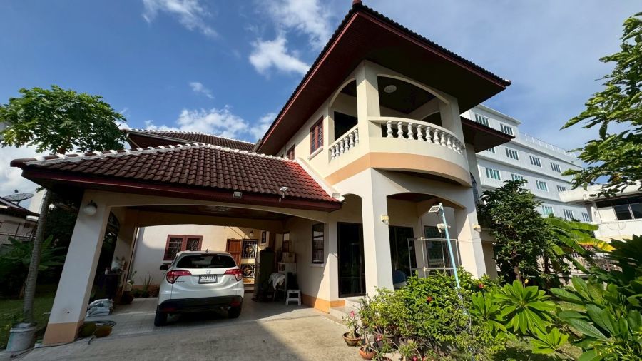 - ขายบ้านเดี่ยว 2 ชั้น (ราคาพูดคุยต่อรองได้) ซ.อุดมสุข 30 แยก2 ขนาดพื้นที่ 202 ตรว.
