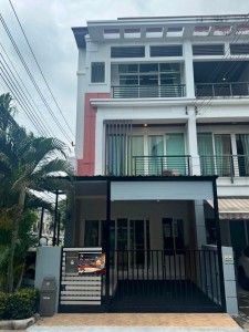 - ให้เช่าทาวน์เฮ้าส์ 3 ชั้น หลังมุม พระราม9 ลาดพร้าว