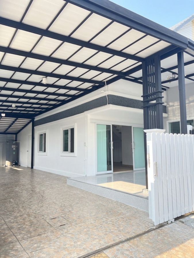 - หมู่บ้านพฤกษา 30/1 (ติดถนนบ้านกล้วย-ไทรน้อย) รีโนเวทใหม่เอี่ยมทั้งหลัง
