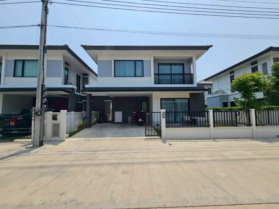 - ขาย /ให้เช่า บ้านแฝด สูง 2 ชั้น หมู่บ้านบริทาเนีย บางนา-สุวรรณภูมิ ( กม.26 )