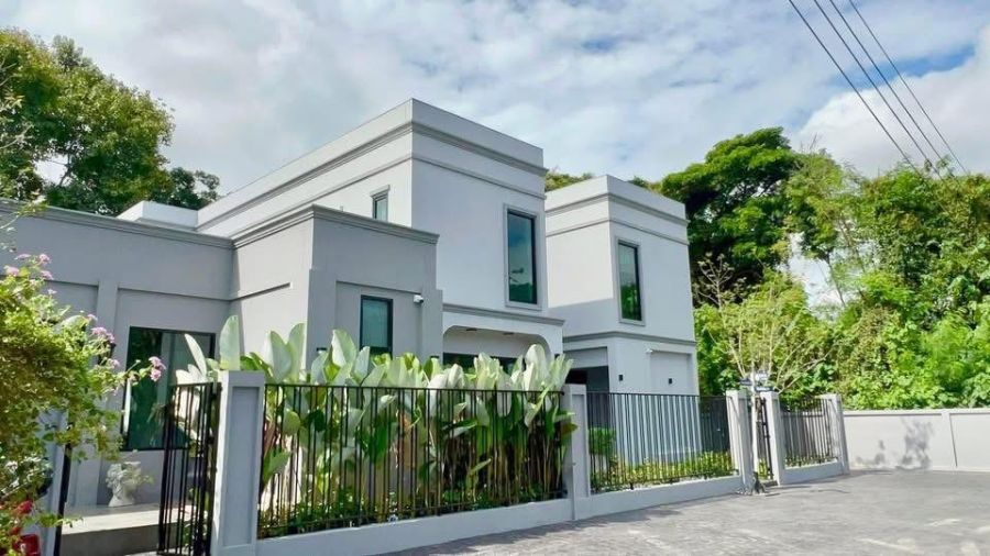 - บ้านหรูสไตล์Modern Englishทำเลทองโซนรวมโชค