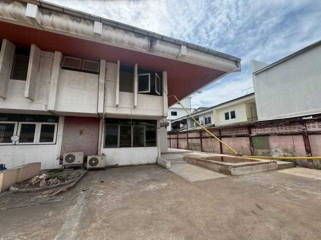 - ให้เช่าที่ดินพร้อมบ้านเดี่ยว ทำเลทองสุขุมวิท 71 ปรีดี 14 ที่จอดรถ 20 คัน