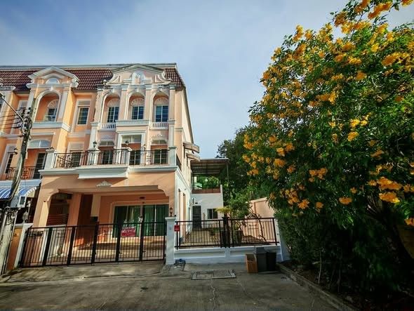 - ให้เช่าบ้านเดี่ยว Urban Sathorn หลังมุม 300 ตร.ม. 4+1 นอน Pet Friendly ใกล้ BTS บางหว้า 60000 บาท