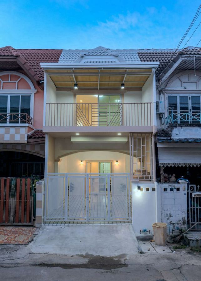- ขายทาวน์เฮาส์รีโนเวทใหม่มนวดี วัดลาดปลาดุก 3 นอน หลังบ้านไม่ชนใคร ใกล้เซ็นทรัลเวสต์เกต และ MRT ฟรีโอน!